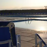 Agreable T2 Balcon Et Piscine Dans Bord De *