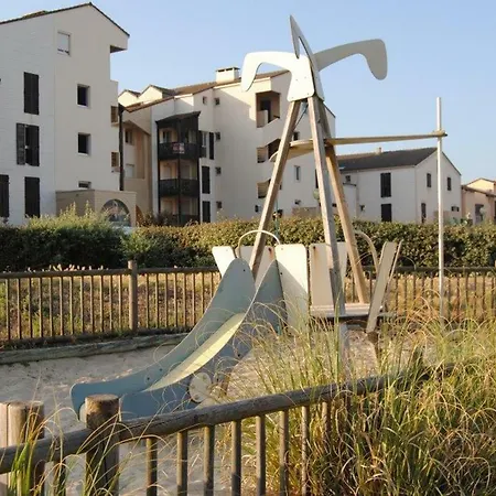 Agreable T2 Balcon Et Piscine Dans Bord De