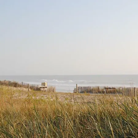 Agreable T2 Balcon Et Piscine Dans Bord De Mer *